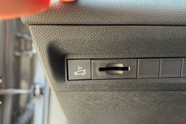 PEUGEOT 408 HYBRID 145 GT PK ALCANTARA 360