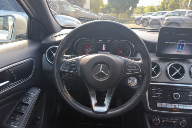 MERCEDES-BENZ GLA 200D 136 BUSINESS EDITION
