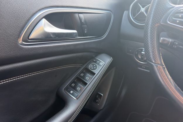 MERCEDES-BENZ GLA 200D 136 BUSINESS EDITION