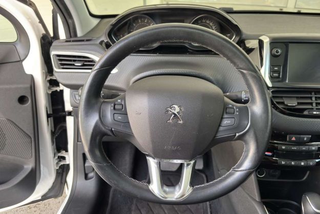 PEUGEOT 208 1.2 110 EAT6 ALLURE