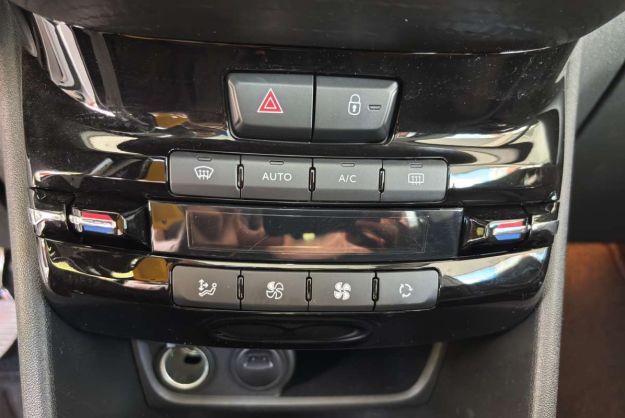 PEUGEOT 208 1.2 110 EAT6 ALLURE