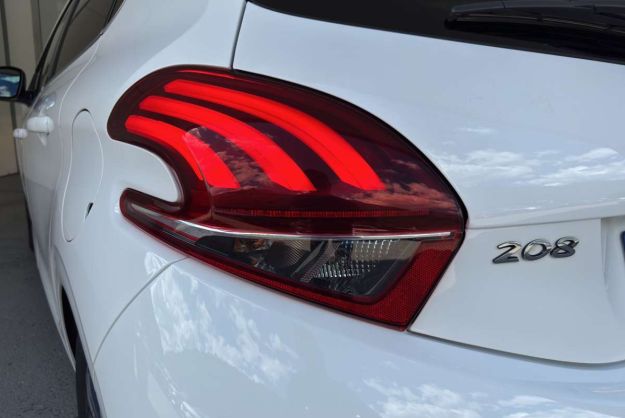 PEUGEOT 208 1.2 110 EAT6 ALLURE