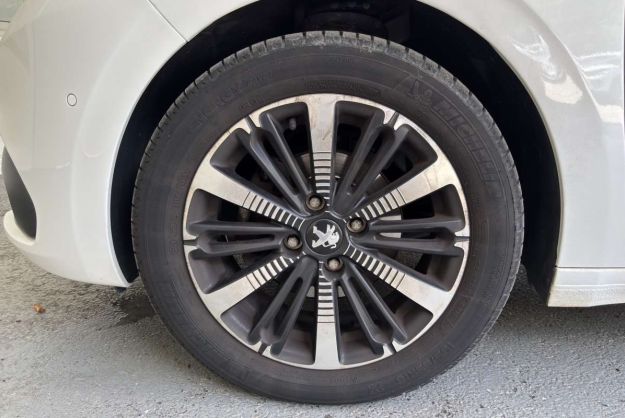 PEUGEOT 208 1.2 110 EAT6 ALLURE