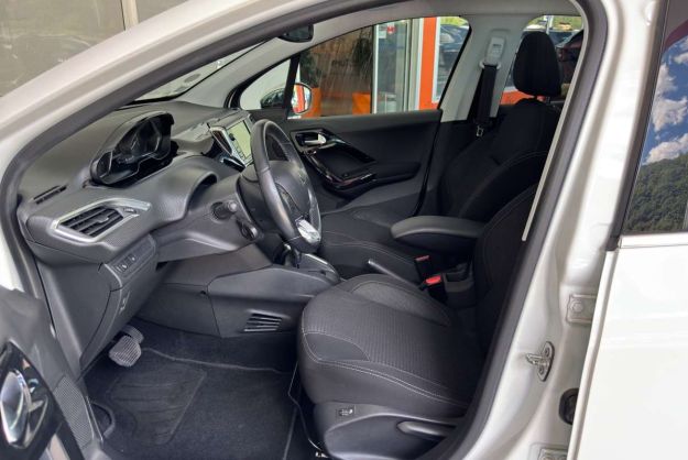 PEUGEOT 208 1.2 110 EAT6 ALLURE