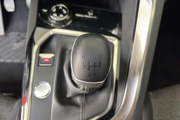 PEUGEOT 5008 1.6 HDI 120 ALLURE 7PL GRIP