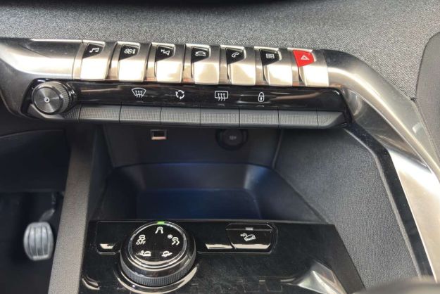 PEUGEOT 5008 1.6 HDI 120 ALLURE 7PL GRIP