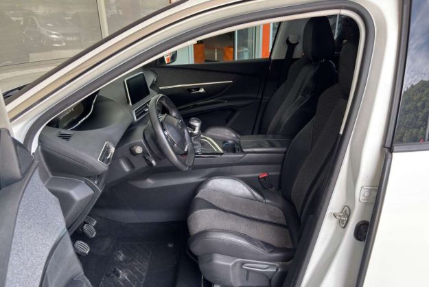 PEUGEOT 5008 1.6 HDI 120 ALLURE 7PL GRIP