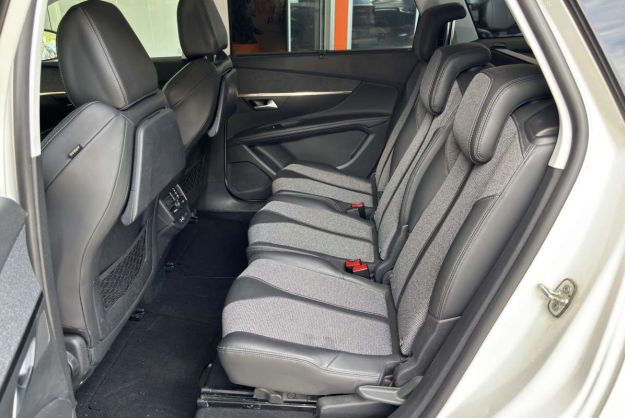 PEUGEOT 5008 1.6 HDI 120 ALLURE 7PL GRIP
