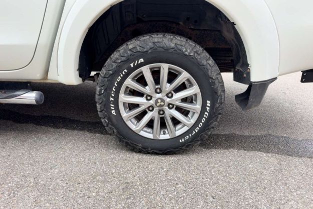 MITSUBISHI L200 2.4 DID 180 INTENS