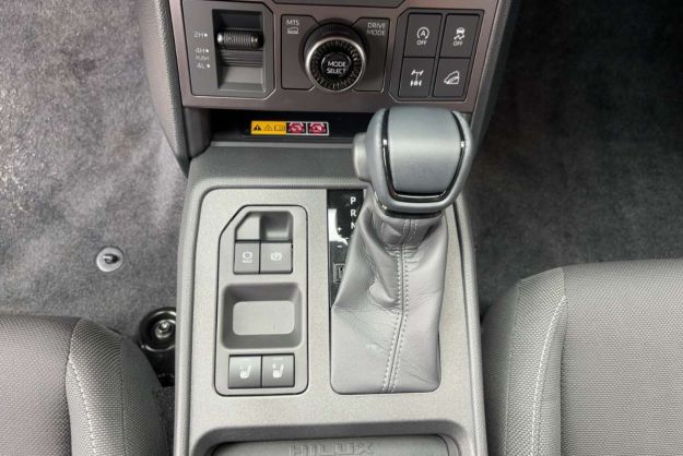 TOYOTA HILUX NEW 2.8 204 BVA CONFORT 4PL